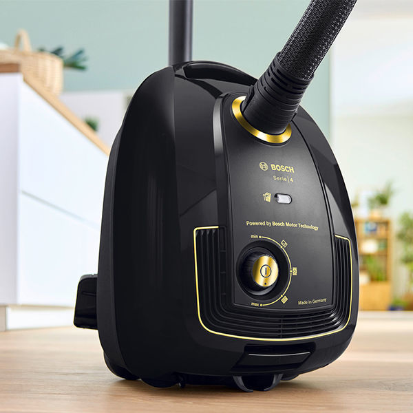 مكنسة بوش بكيس سيرس 4، 2000 وات، اسود وذهبي - BGL38GOLD Bosch Series 4 Bagged Vacuum Cleaner, 2000 Watt, Black and Gold - BGL38GOLD